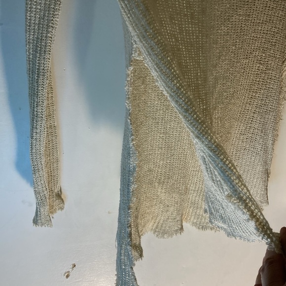 Sweet Claire size small women’s sweater - Picture 6 of 9